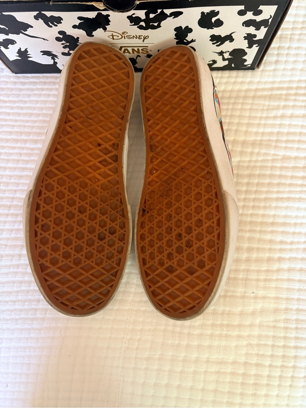 Vans Alice in Wonderland Slip-On Sneakers - Multicolor - Picture 3 of 4